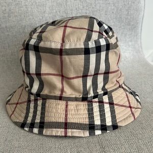Classic Burberry bucket hat